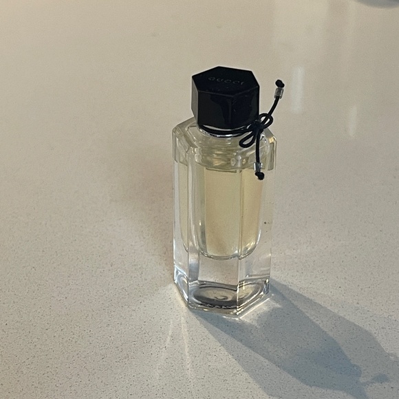 NEW GUCCI FLORA Eau De Toilette Perfume GLORIOUS MANDARIN 5mL Mini Travel Size - Picture 2 of 3